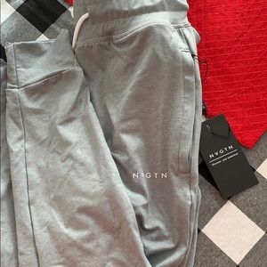 NVGTN silver mist joggers size small.
Never worn.